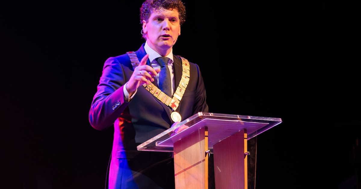 Burgemeester Jacco van der Tak vraagt de inwoners om moed in deze moeilijke tijden in zijn Nieuwjaar