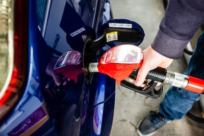 Benzineprijs breekt maandag opnieuw record na lichte stijging
