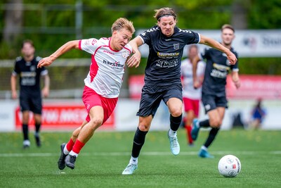 Barendrecht-speler op brancard van het veld, dramatisch begin Maassluis: dit gebeurde er op de velden