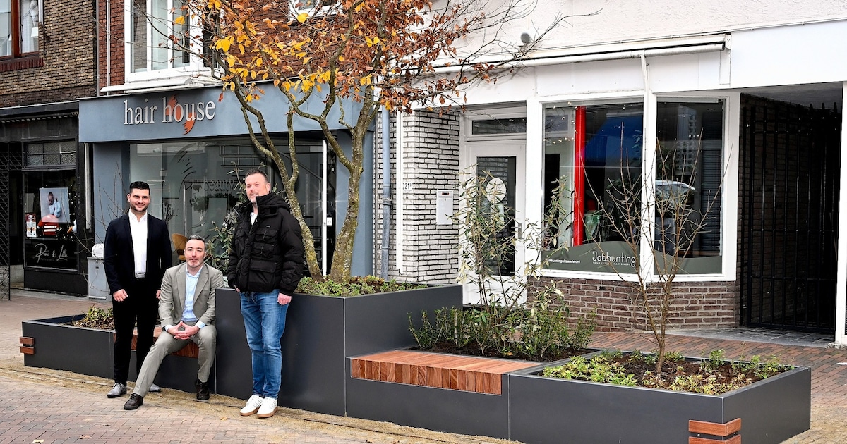 Groene banken geplaatst in Hoofdstraat Kerkrade