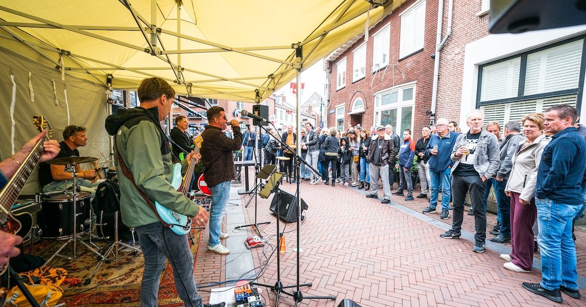 Slecht weer dwingt optredens van het Rockstreet festival Huissen naar binnen