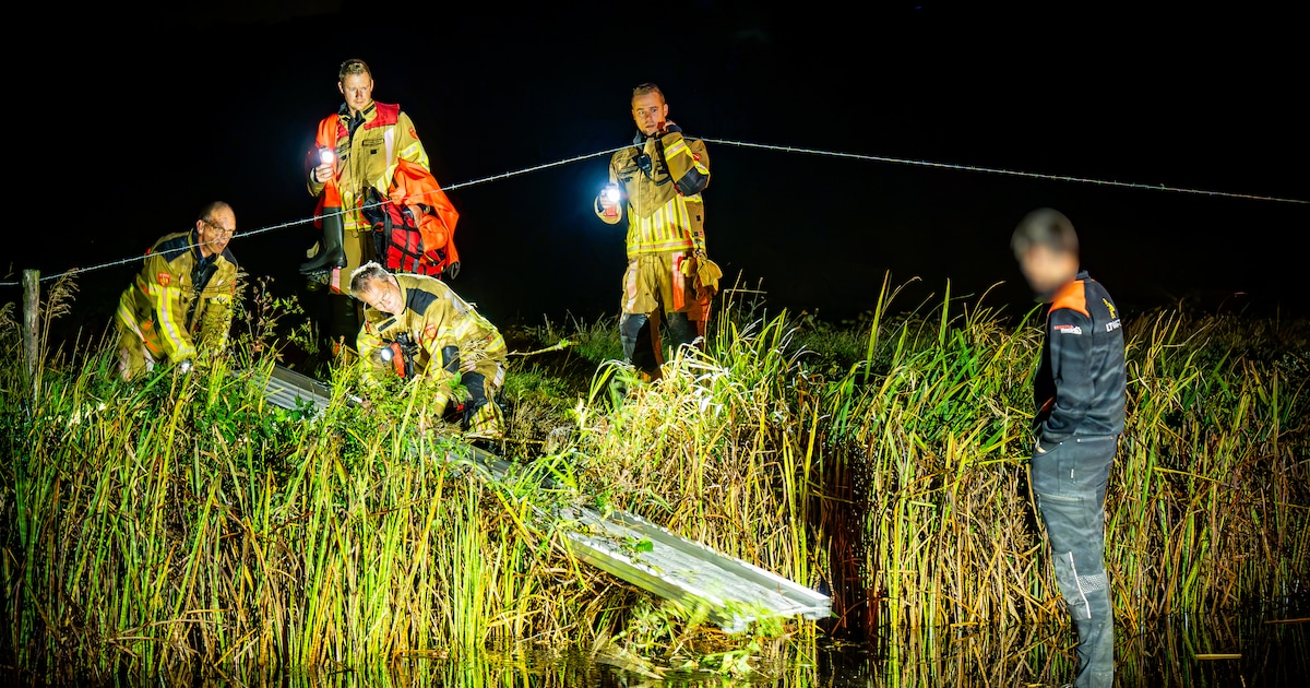 Jongen belandt met auto in water bij Haulerwijk en wacht op dak op hulp