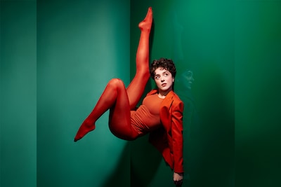 Selma Visscher speelt cabaretvoorstelling 'Breek de Week' in Woerden