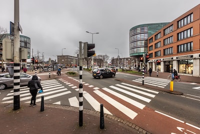 Minderjarige jongen aangevallen en beroofd op plein na het pinnen