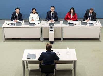 Onze verslaggever volgde de coronaverhoren en trekt op de laatste dag vier alternatieve conclusies