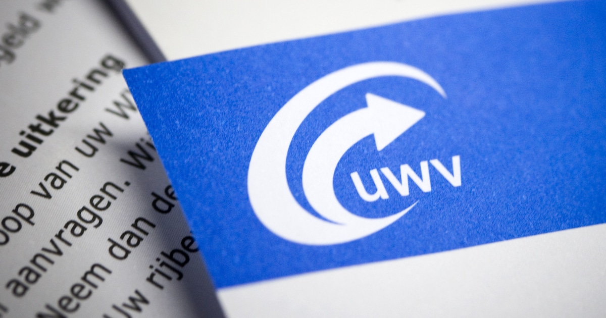 Vrijwilligers helpen bij bibliotheek Midsland bij digitale aanvragen voor uitkering en toeslag