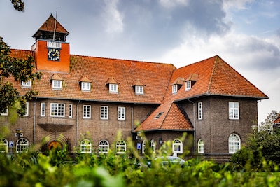 adr-serie-afgekocht-ar20230912-0015-sliedrecht-foto-van-het-oude-raadhuis-dat-gaat-worden-verbouwd-voor-4-5-miljoen-gebouw-is-honderd-jaar-oud