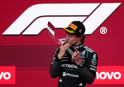 Antonelli doet geweldige zaken in titelstrijd na uitvalbeurt Russell, Verstappen pakt belangrijke punten