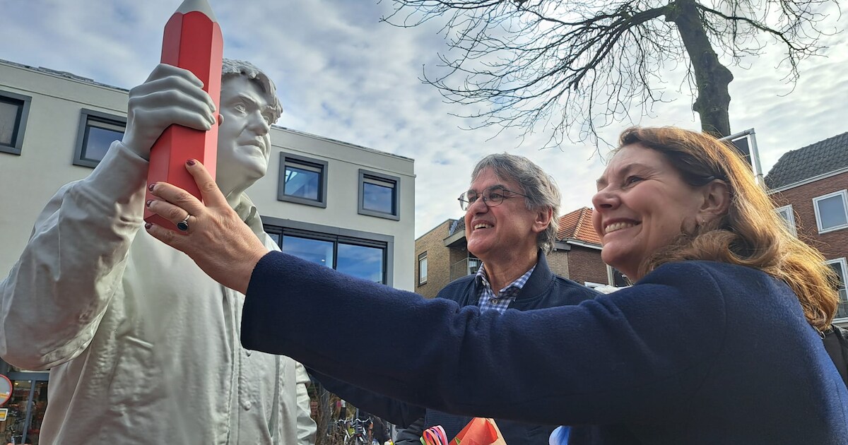 Herry (68), ‘een gewone Nederlander’, heeft een levensgroot standbeeld ...