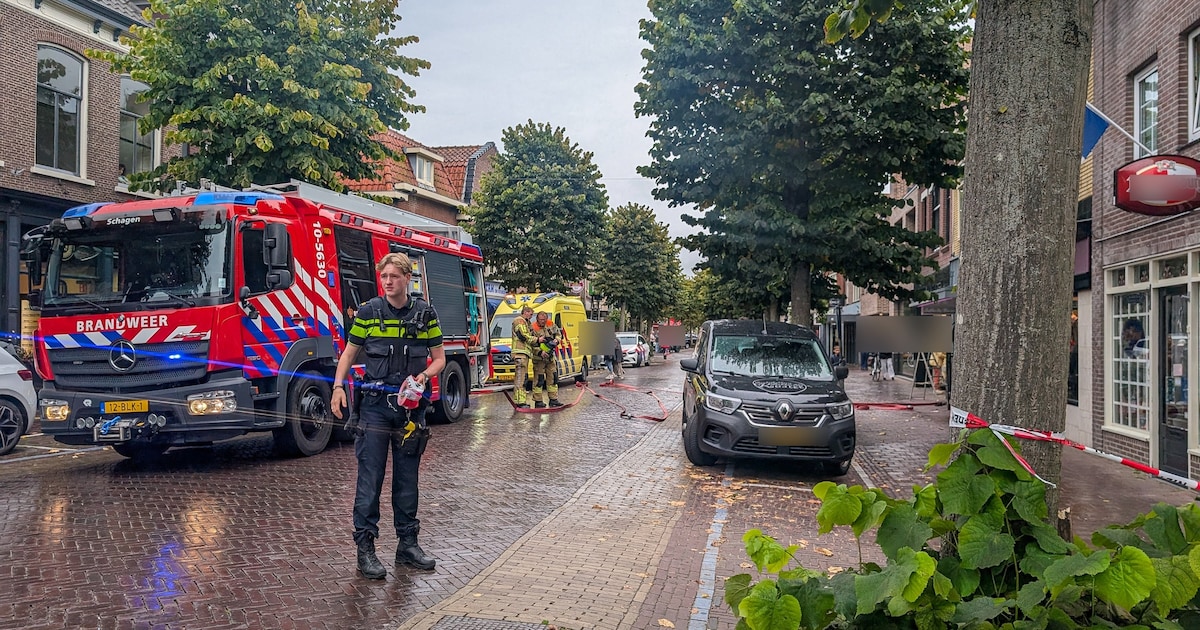 Brand uitgebroken bij banketbakkerij in Schagen, omliggende panden ontruimd
