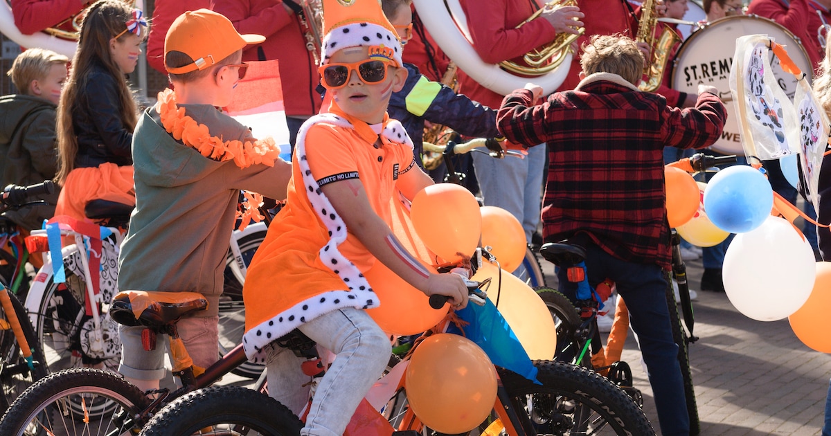Kinderoptocht 'Feest op wielen' in Rouveen