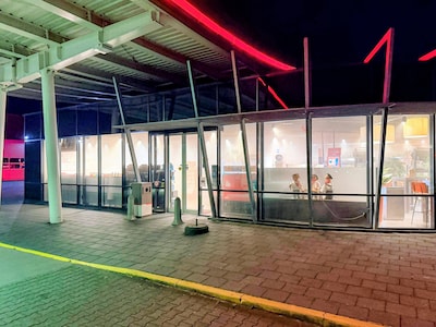 Brand blijkt loos alarm: mistgenerator gaat af in tankstation in Tiel