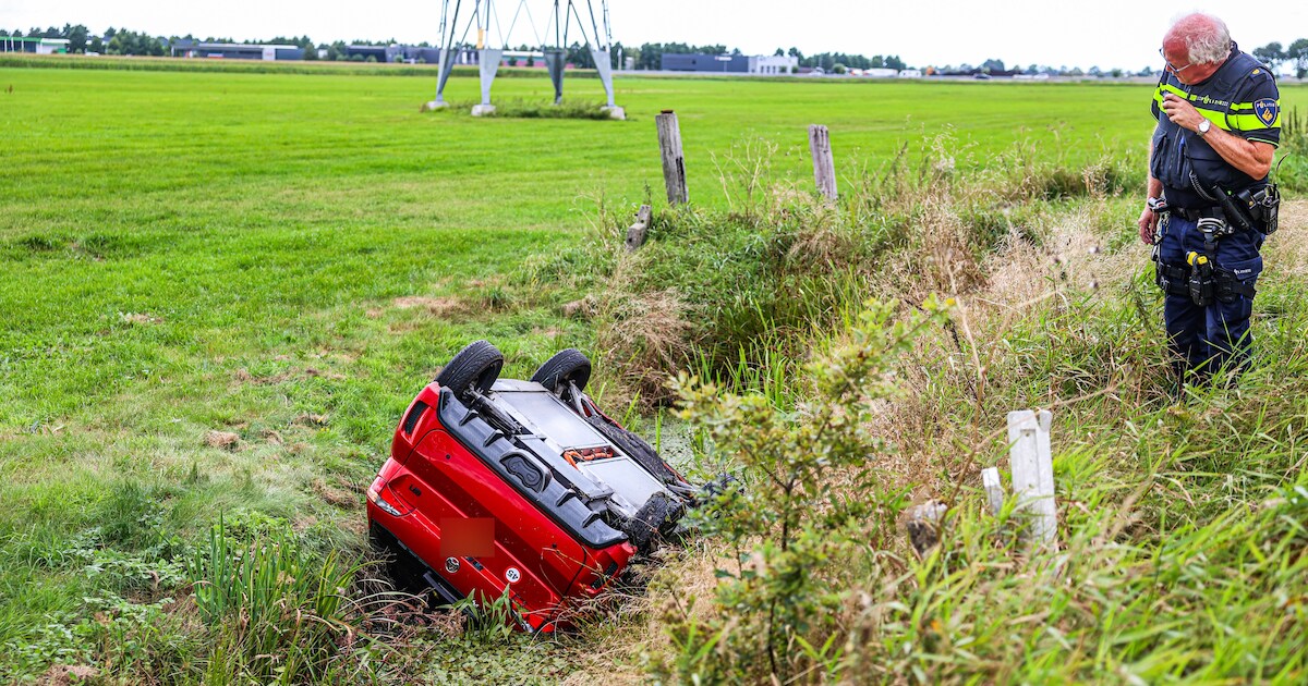 Brommobiel ondersteboven in sloot terecht gekomen in Haskerhorne