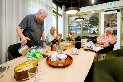 ‘Ach, we moeten ergens over klagen’, maar zo’n koel buurthuis in Schijndel is toch best fijn