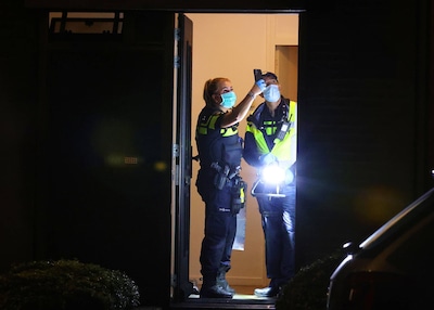 Gevel van woning zwartgeblakerd na explosie in Drunen: harde knal schrikt buurt wakker, buurman blus