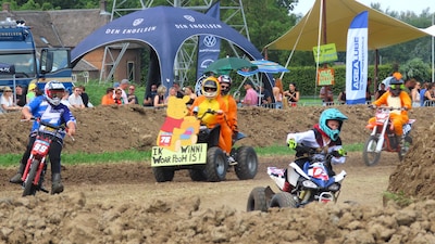 Veel creatieve crossmotoren tijdens ‘robijnen’ editie Oafers Weekend