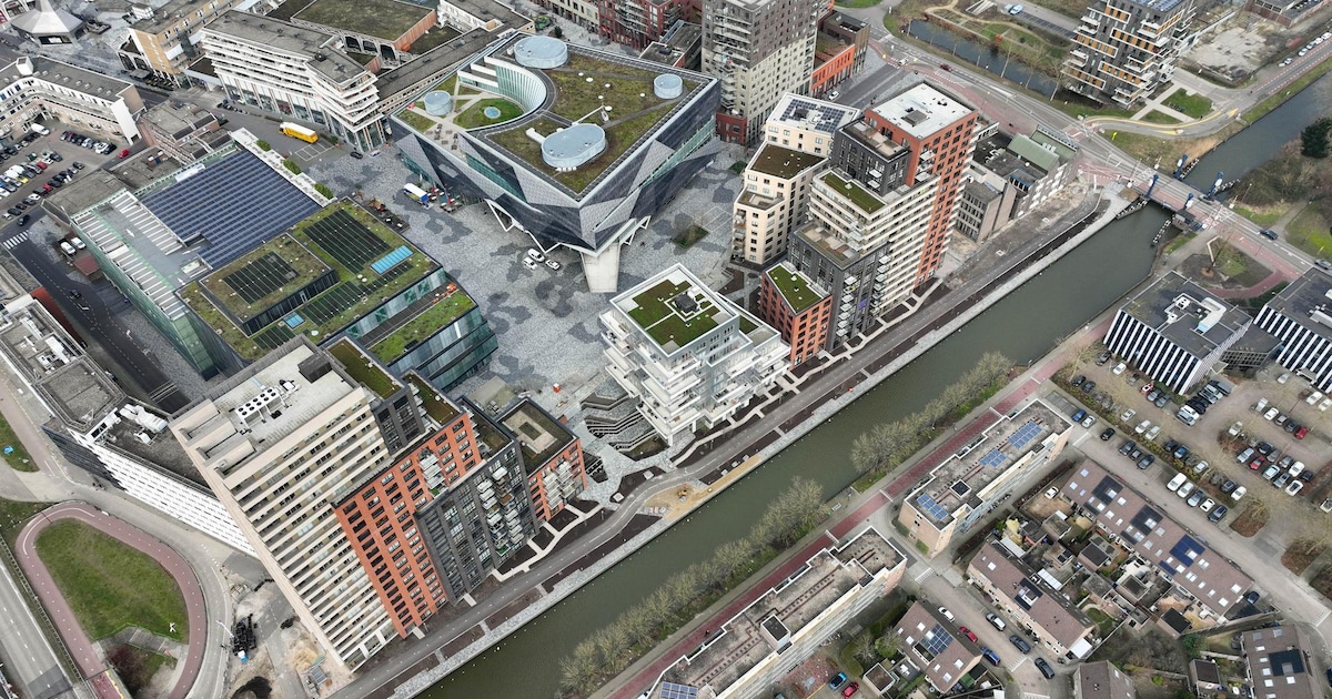 Goed nieuws voor de fietser: Brugpad langs gloednieuwe woontorens na bijna vier jaar weer geopend