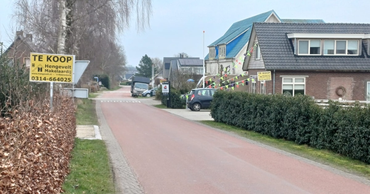 dit-dorp-staat-opeens-voor-de-helft-te-koop-we-zijn-compleet