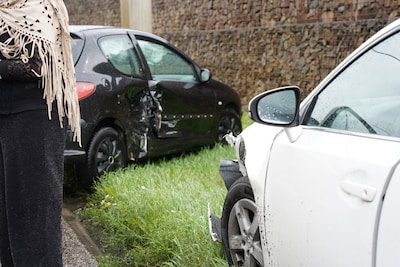 Auto’s botsen tegen elkaar in Zwolle