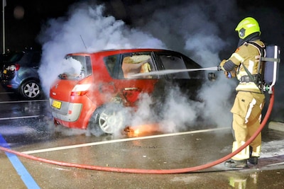 Auto brandt volledig uit in Druten