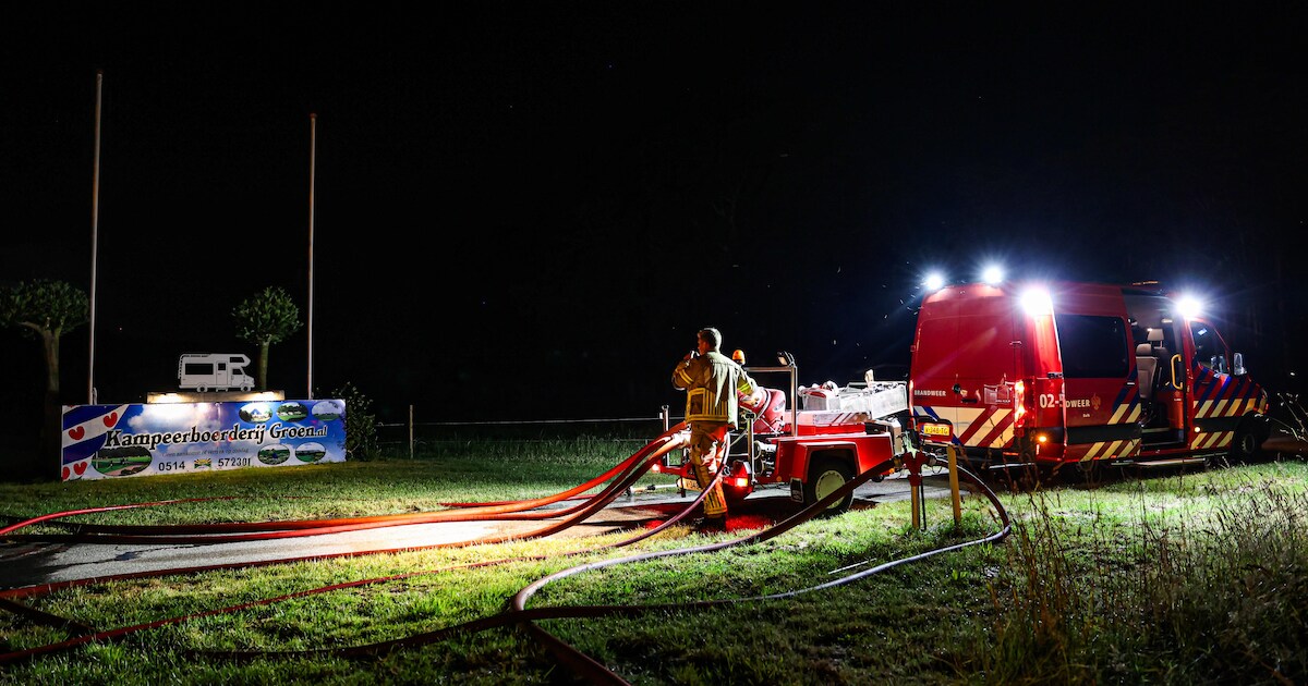 Loods met hooi in brand op kampeerboerderij aan de Jan Schotanuswei in Oudemirdum