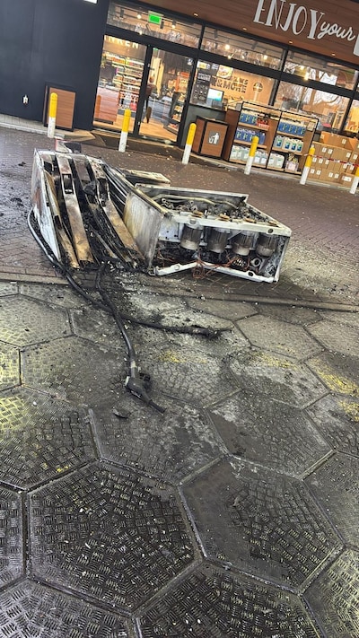 Onschuldige bestuurder merkt niks van explosie achter zijn taxibus