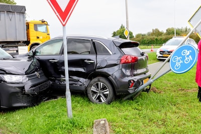 Meerdere voertuigen betrokken bij ongeval in Deumel, één gewonde naar het ziekenhuis