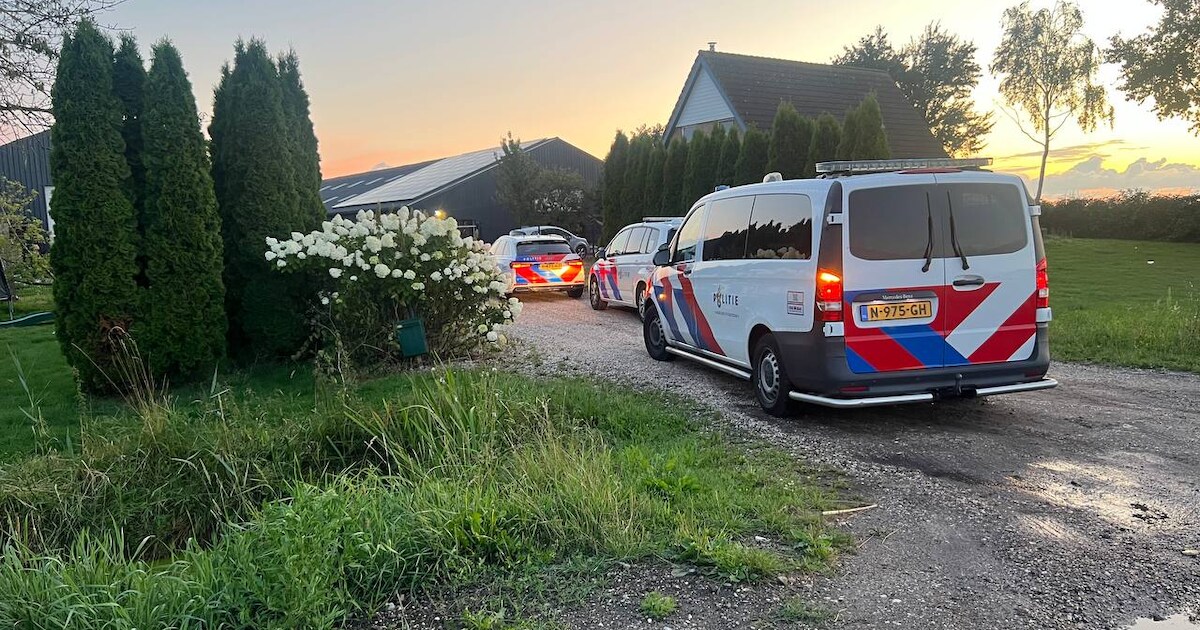 Grote politieactie: helikopter boven Kampen, agenten in kogelwerende vesten op twee locaties