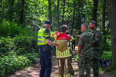 Wandelaars slaan alarm om rook in bos: fosforhandgranaat blijkt opengebarsten