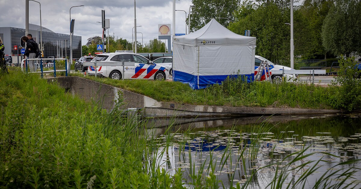 Overleden persoon aangetroffen in water Aalsmeer