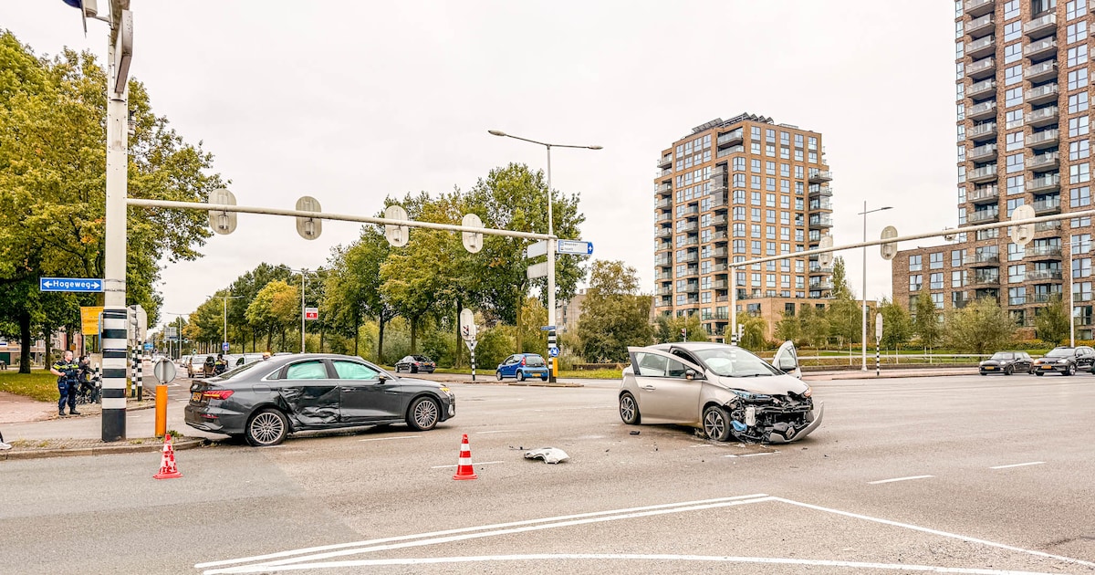 Botsing tussen twee auto's op de Hogeweg in Amersfoort zorgt voor vertraging