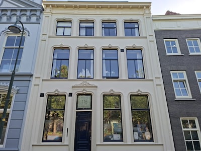 Fundaparel: deze Goudse woning is heeft maar liefst 16 kamers en een flinke stadstuin