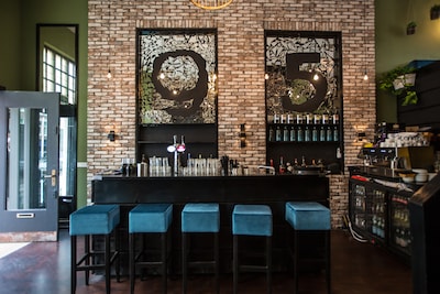 Restaurant haalt drankje van de kaart na bedreigingen vanwege de naam, maar intimidatie gaat door