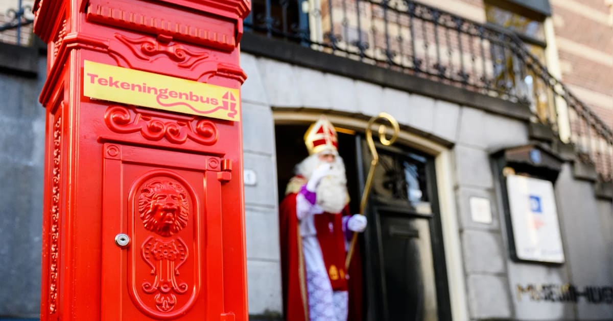 Brievenbus van Sinterklaas geopend in Hilversum