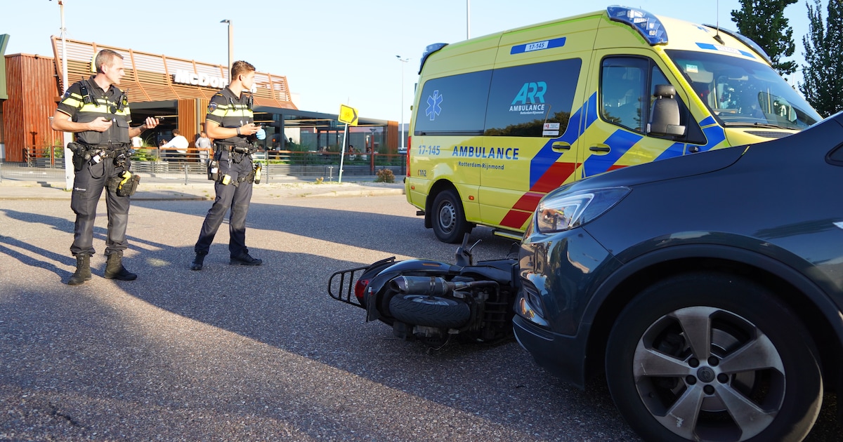 Twee gewonden nadat scooter botst met auto in Berkel en Rodenrijs