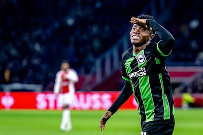 Hoofdrol bij Europese vernedering van Ajax en aanwezig op het WK: dit is de beoogde vervanger van Mika Godts