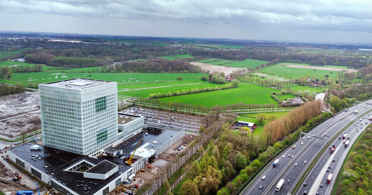 Van prestigeproject tot hoofdpijndossier: hoe gloednieuw RIVM-gebouw ...