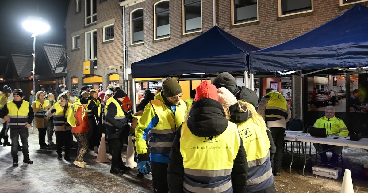 Toeschouwers veranderen in hulptroepen bij zoektocht naar vermist jongetje (8) in Steenwijk
