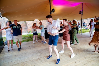 Dit festival draait niet om het drinken maar om het dansen, en: ‘Als je als vrouw nee zegt, is het h