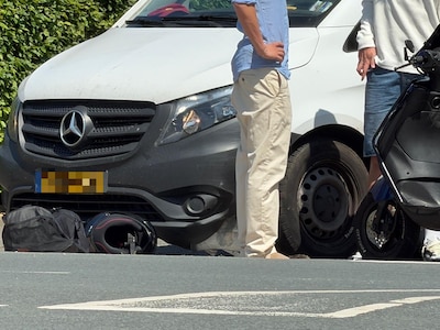 Scooter en busje botsen in Ede
