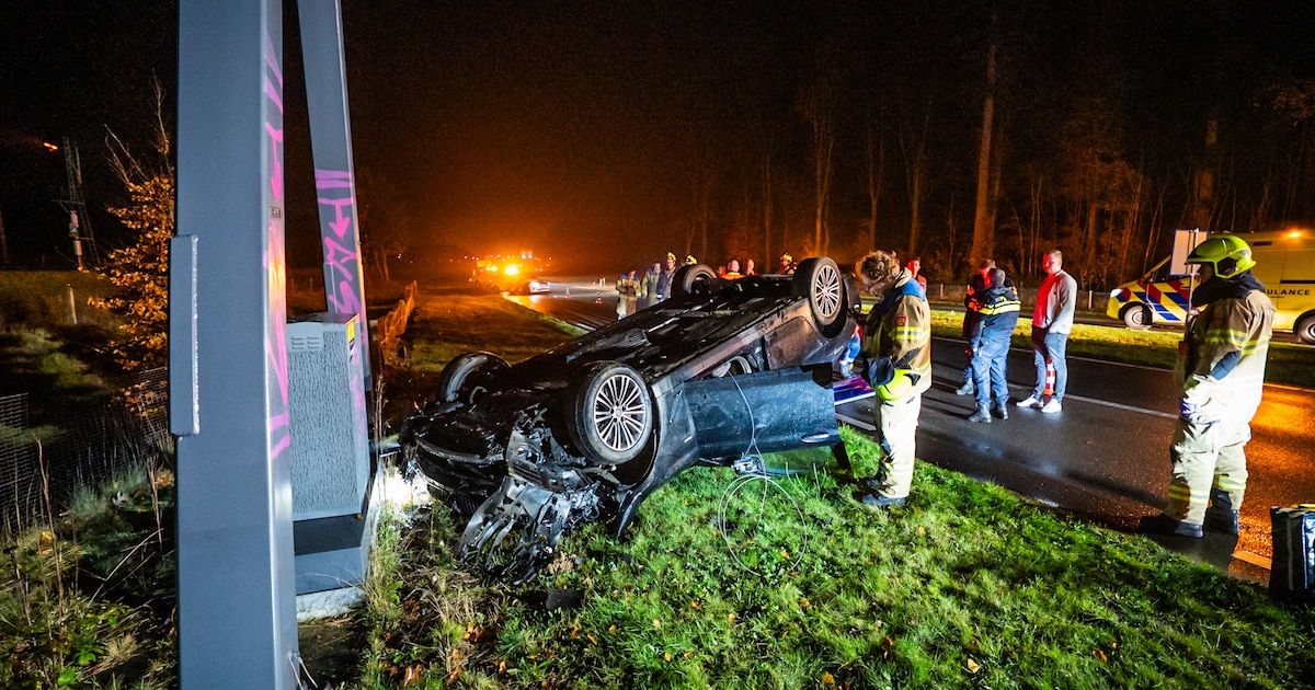 Ernstig ongeluk op N348 bij Dieren, bestuurder spoorloos