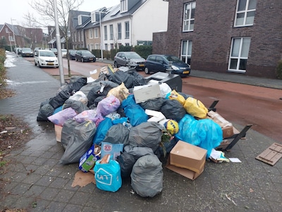 Bewoners ergeren zich aan grote hopen vuil in Leidsche Rijn: wanneer wordt het afval opgehaald?