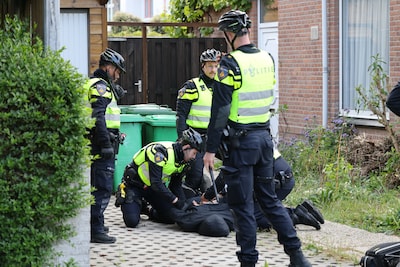 Opnieuw onrustig bij AZC-locatie aan de Sportlaan, politie verricht twee arrestaties