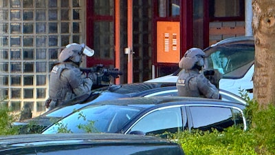 Grote politie-inzet bij woning in Bilthoven: man verschanst zich met vuurwapen