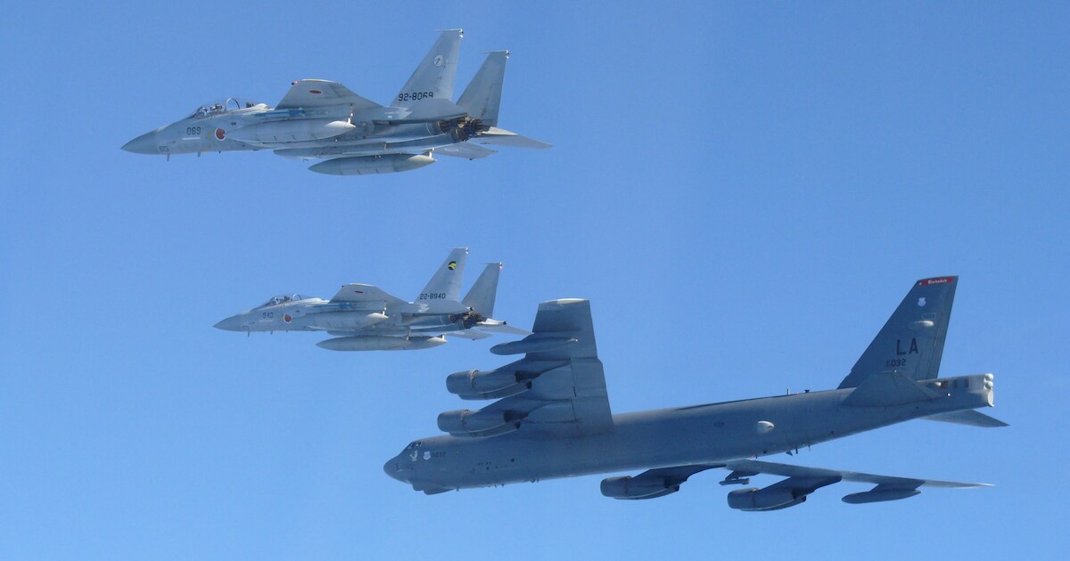 LIVE VS | Vliegtuigen VS en Japan reageren op militaire oefeningen ...