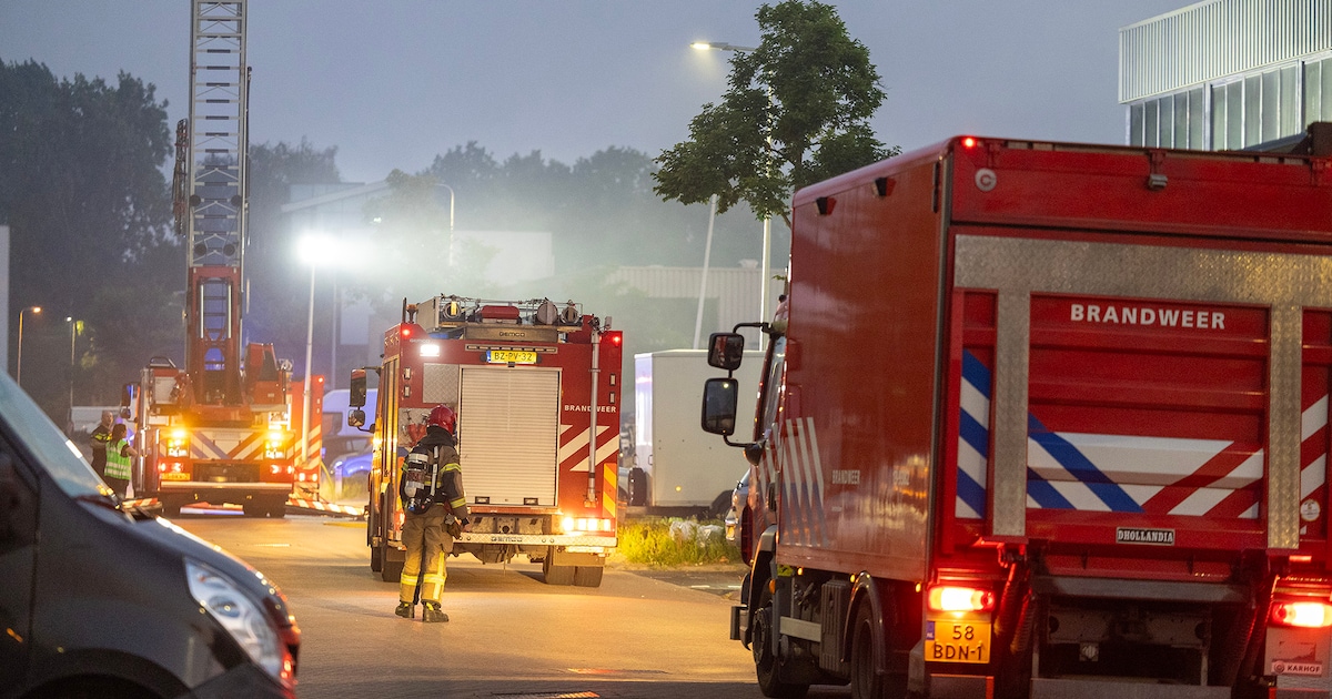 Brand in pand op industrieterrein in Diemen onder controle