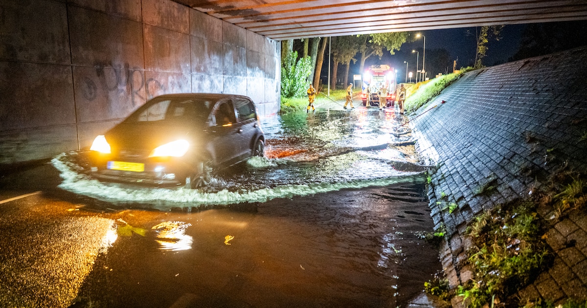 Tunnel onder Zegerbrug onder water door hevige regenval