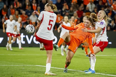 Oranje Leeuwinnen verslaan Polen, maar lopen direct WK-ticke