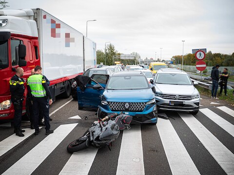 Achtervolging na negeren stopteken eindigt met crash: automobilist opgepakt   