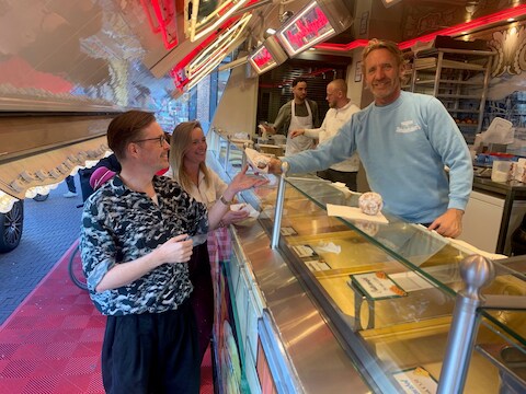 Smullen! De oliebollenkramen zijn terug in Den Haag